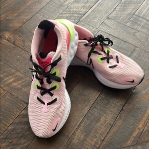 Women’s Renew Nike Run Pink Foam Basketball Tennis Shoes Sz 9